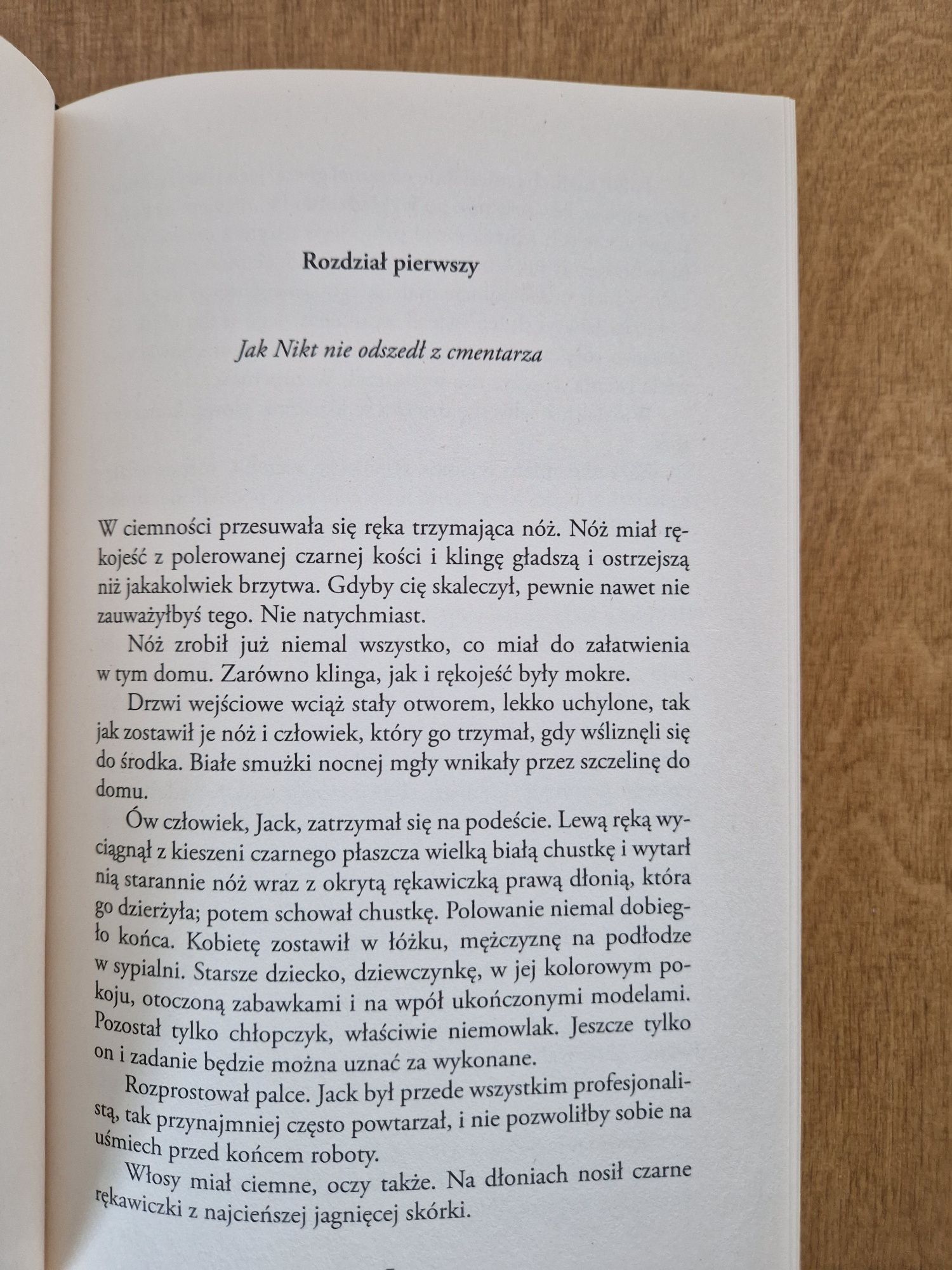 Księga cmentarna Neil Gaiman