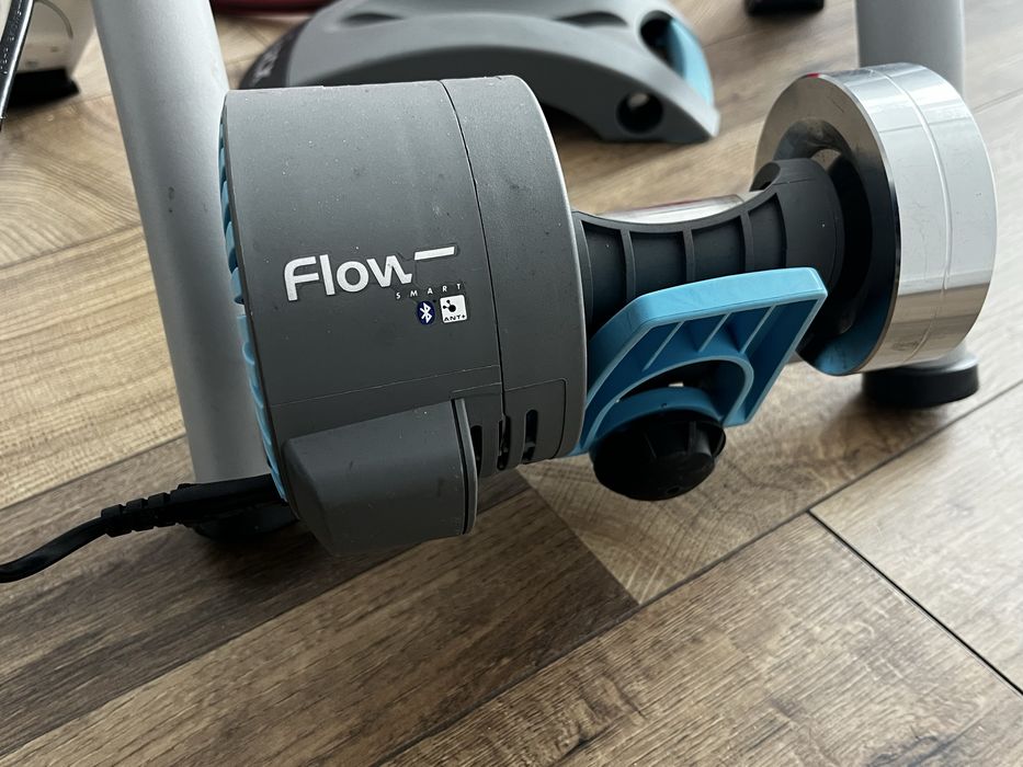 Trenażer Tacx Flow Smart T2240 – stan dobry + gratis koło