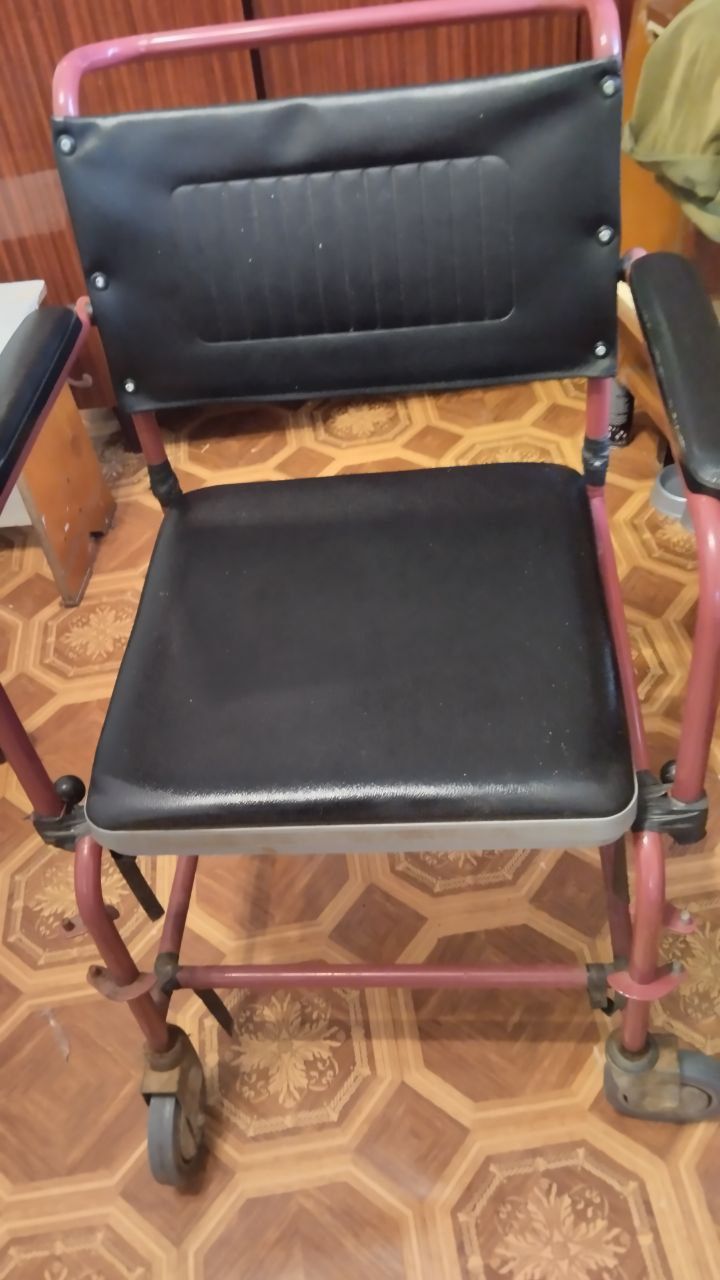Инвалидная коляска, кресло-туалет