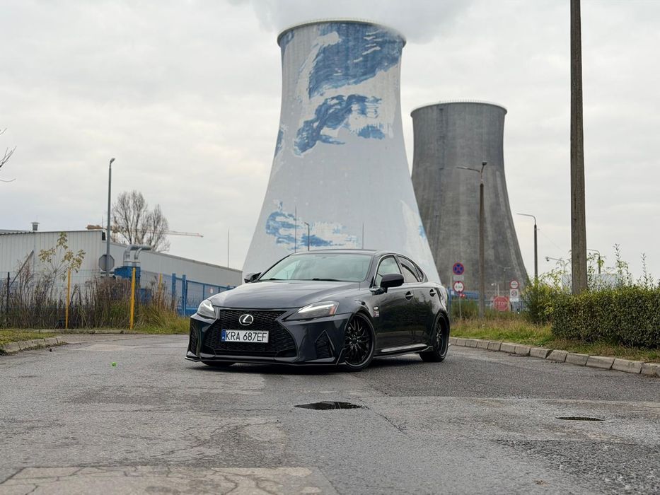 Lexus IS250. 2.5L  2006