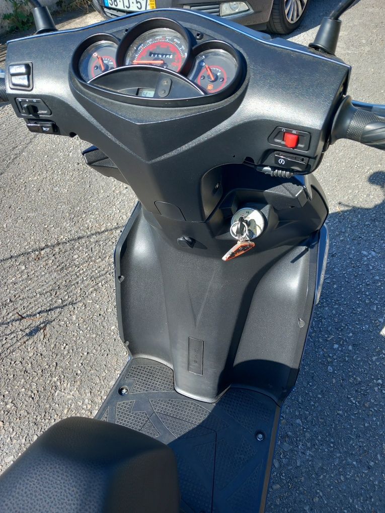 Scoter 50cc impecável 1100kms de 2019