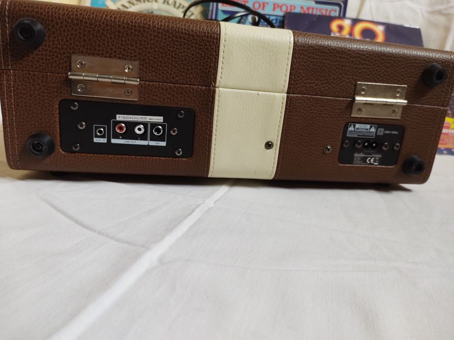 LENCO TT-33 Gramofon walizkowy orzech skóra plus 5 płyt winylowych