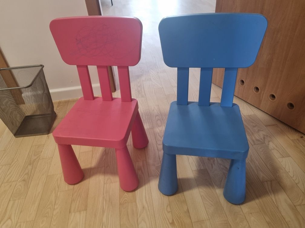 Dziecięce  krzesełka Ikea różowe i niebieskie