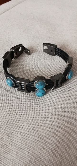 Pulseira com pedras azuis