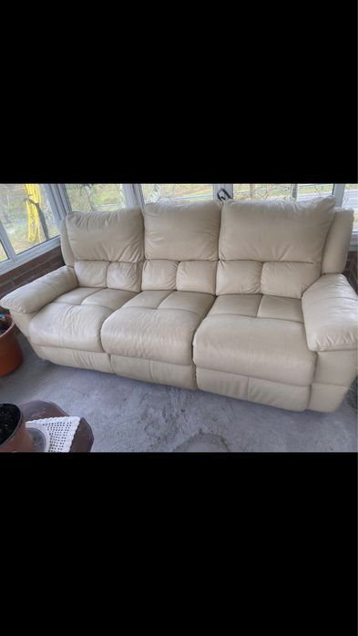 Sofa em pele tres e dois lugares