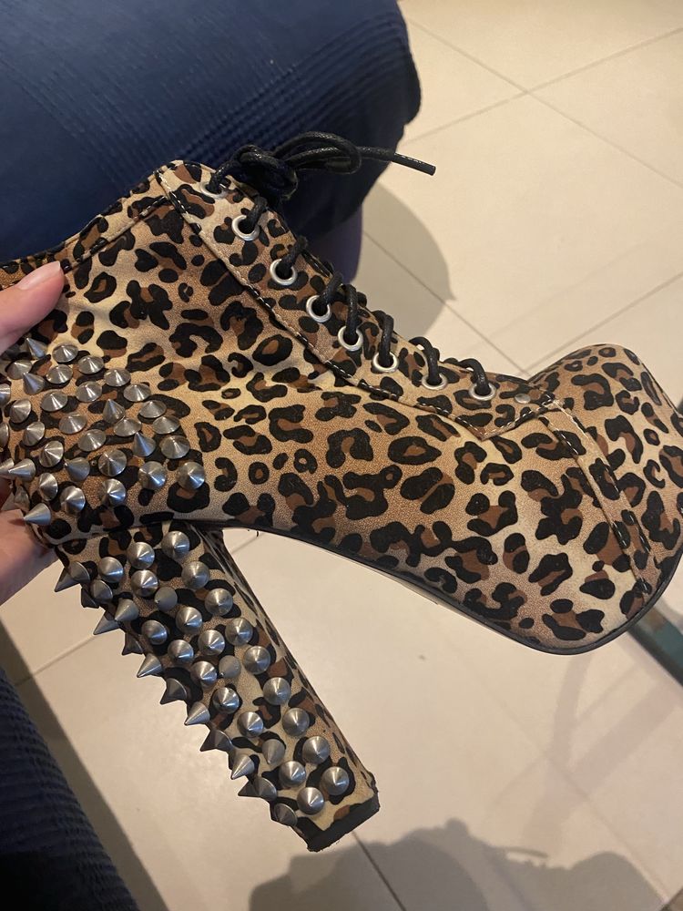 Botins tipo jeffrey campbell