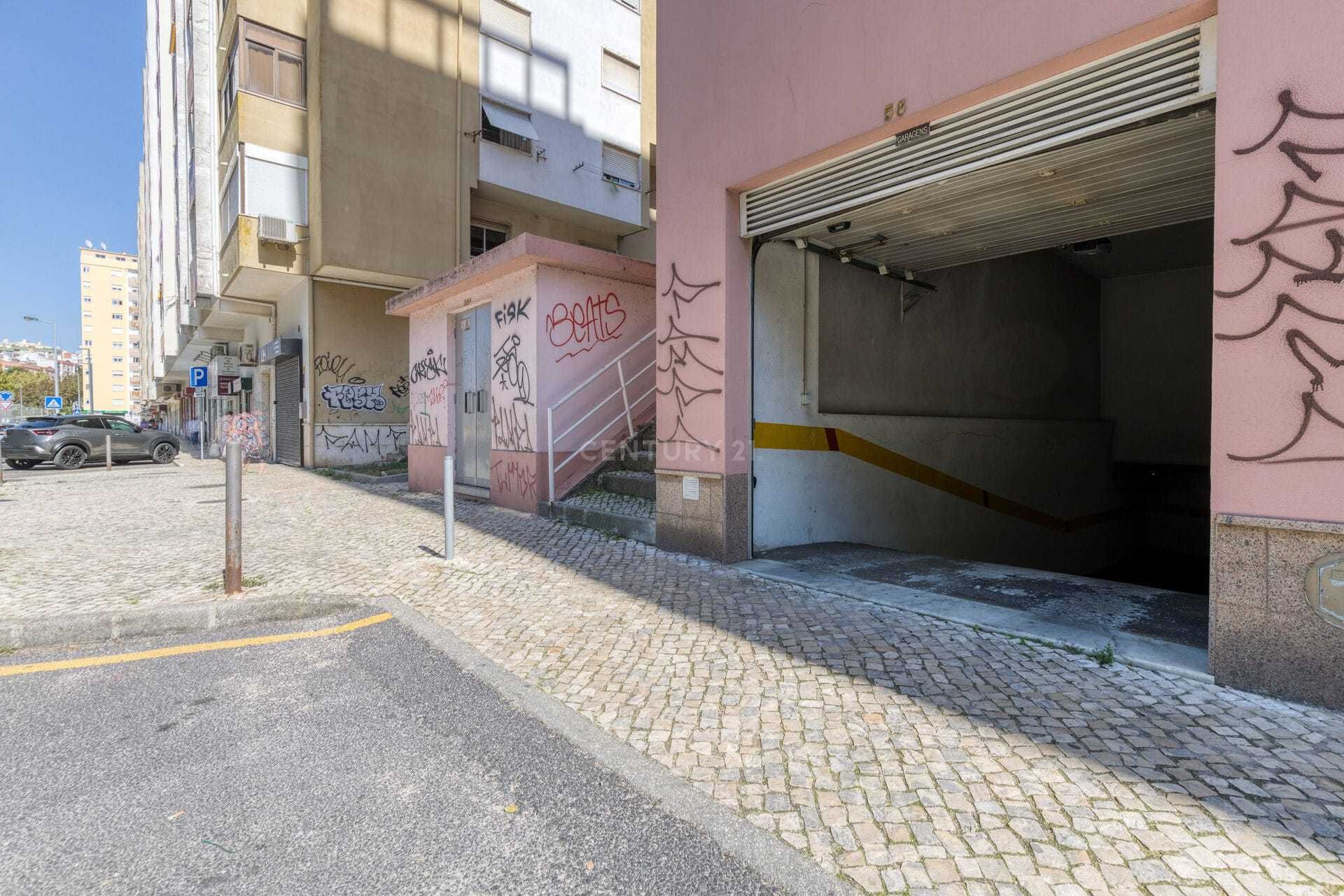 Garagem Box no centro de Belas 41m²
