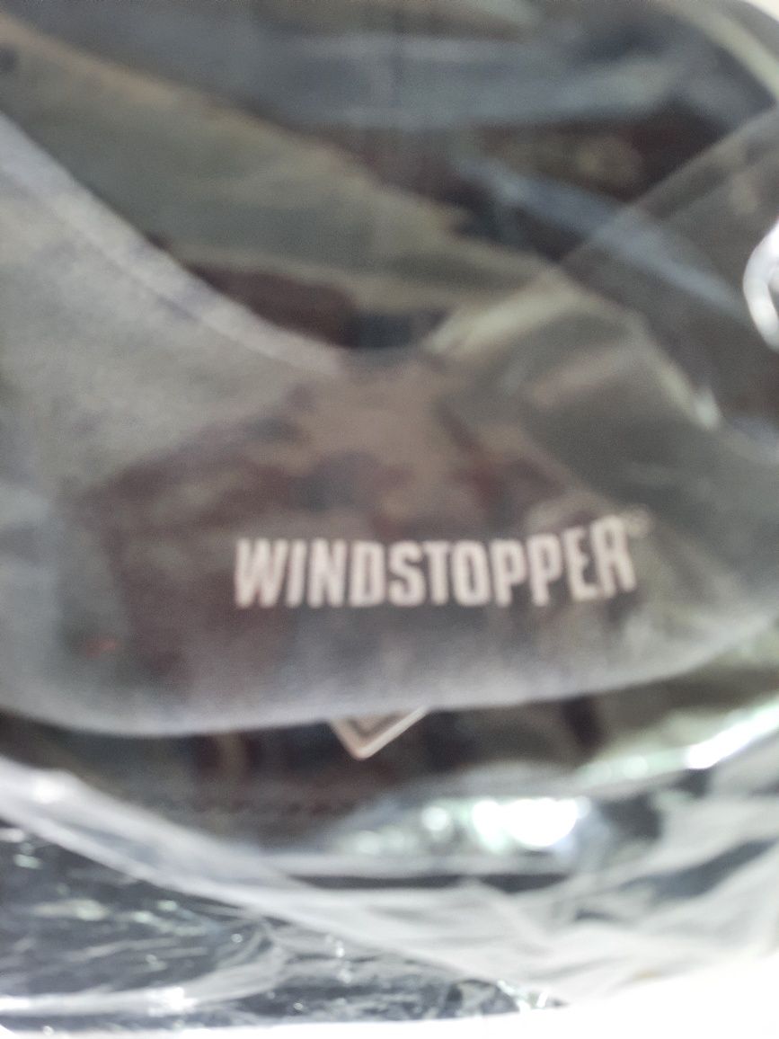 New Era x Supreme WINDSTOPPER Box Logo