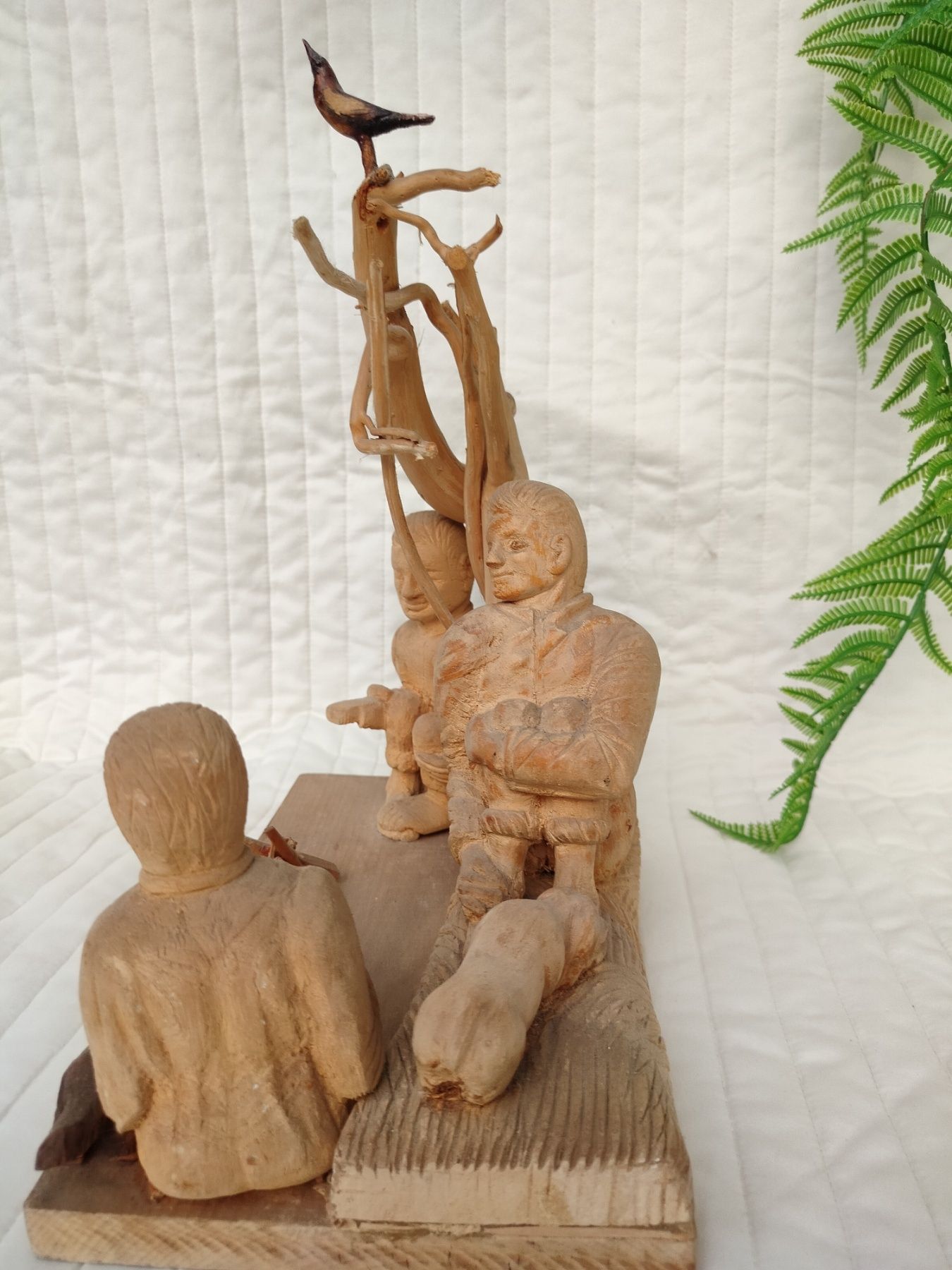 Продам деревянную статуэтку.Композиция из дерева.