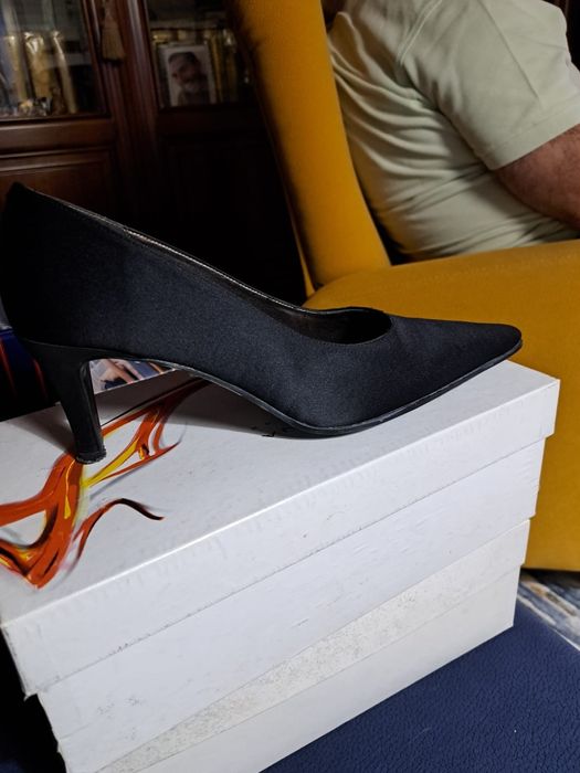 Sapatos de senhora em cetim