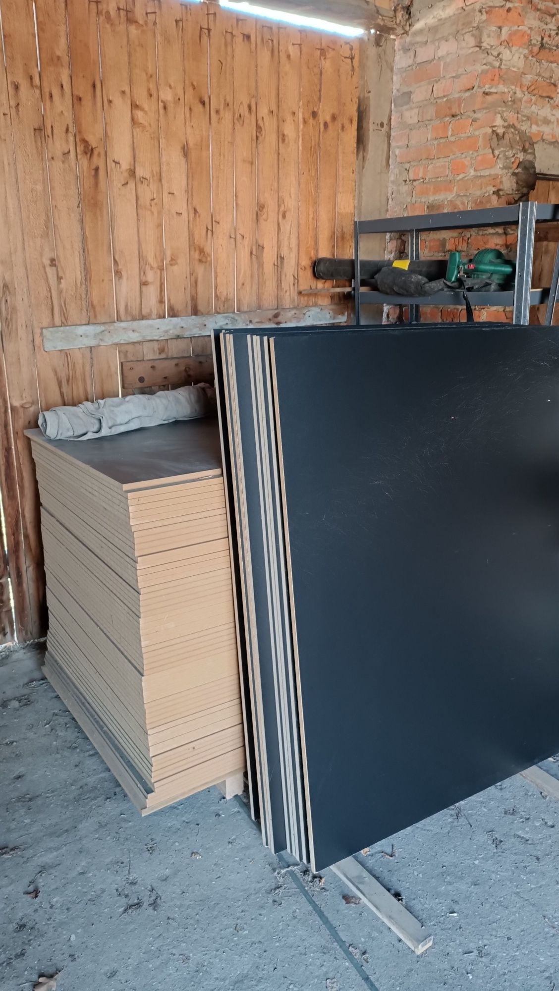 Płyta MDF 16mm czarna laminowana obustronnie w formatach 1040x1380