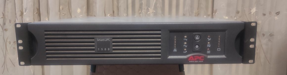 Источник бесперебойного питания APC Smart-UPS 1500 DLA1500RMI2U