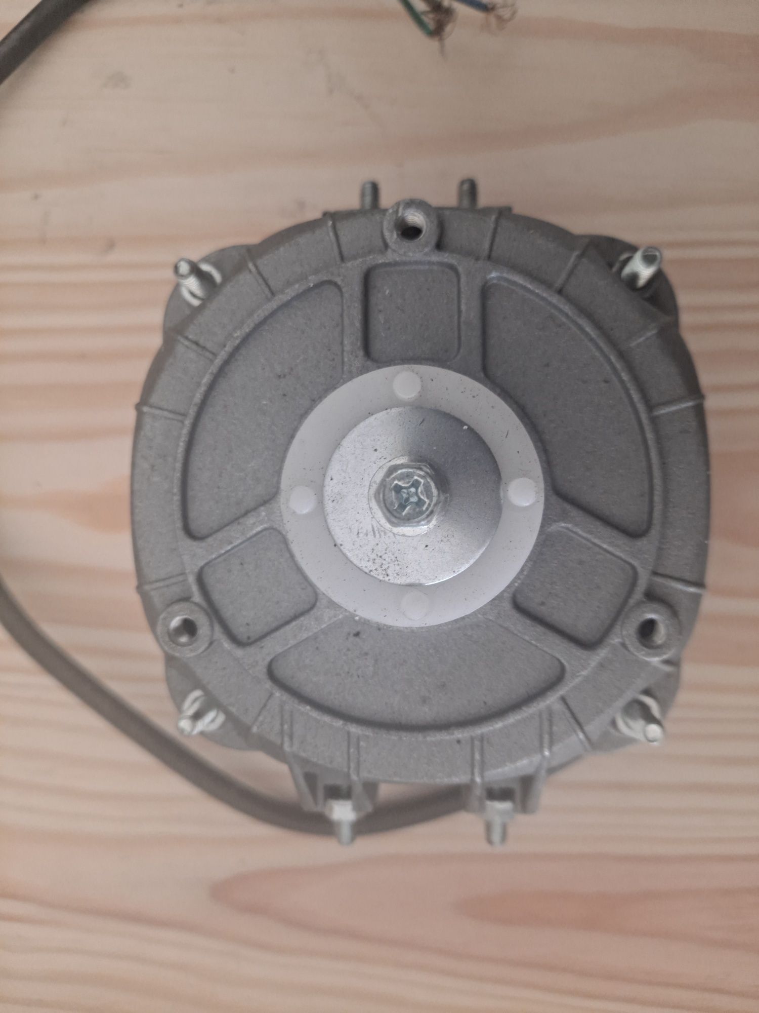 Dois (2) Moto Ventiladores Weiguang 230V 16W