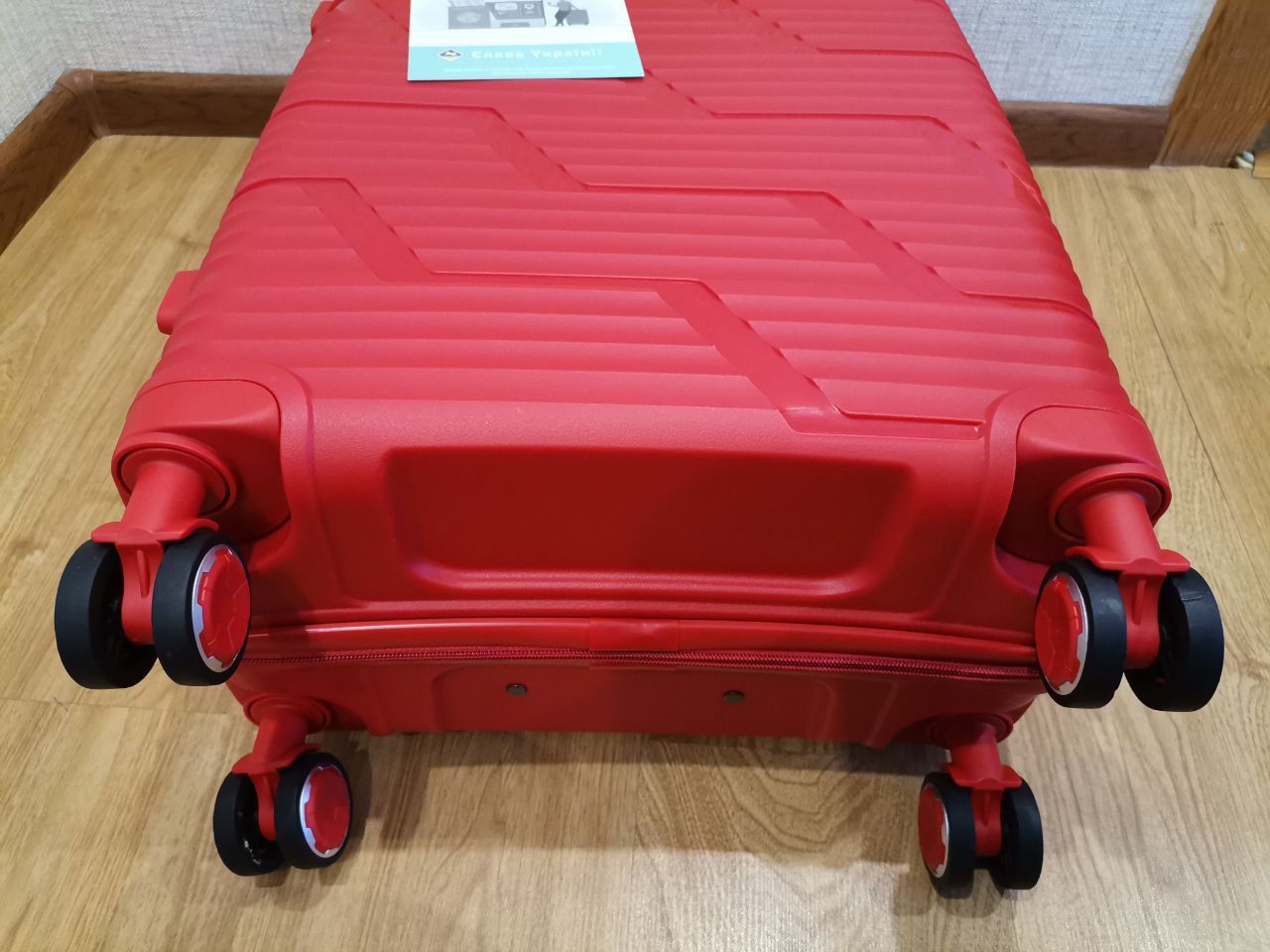 Ударостійка поліпропіленова велика валіза чемодан большой полипропилен
