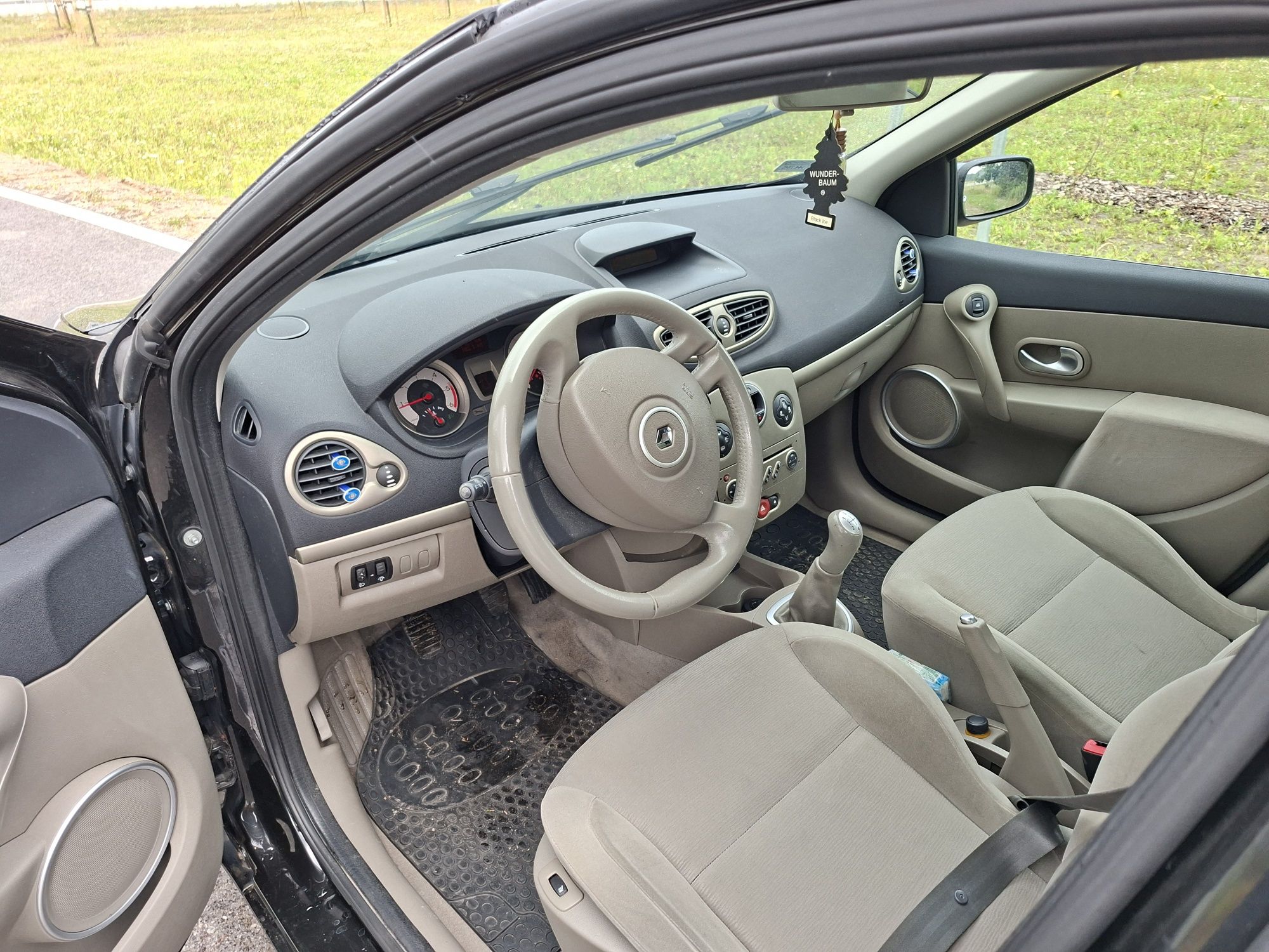 Sprzedam Clio w b.dobrym stanie