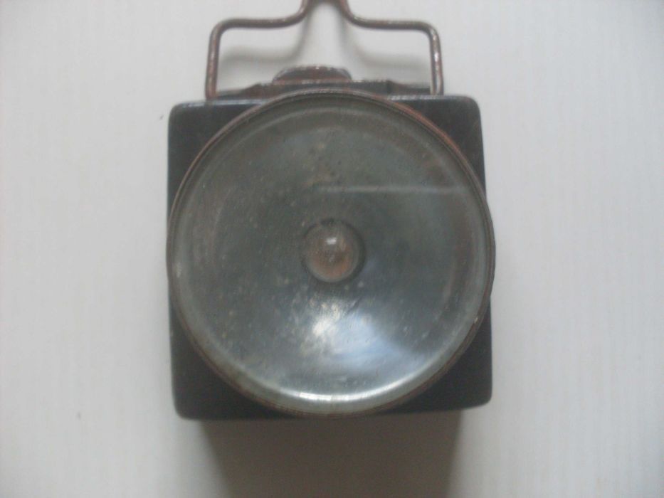 stara latarka sygnalizacyjna