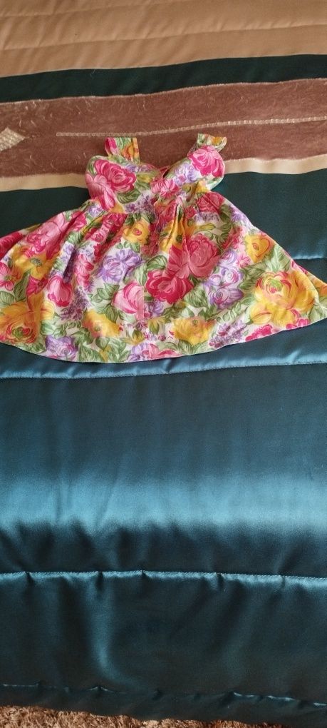 Vestido  4 anos. Muito colorido