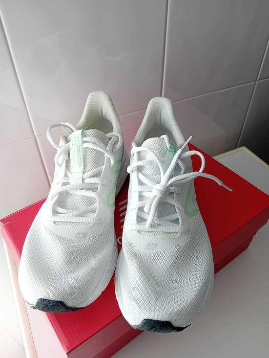Ténis New Balance com 5 Km Utilização