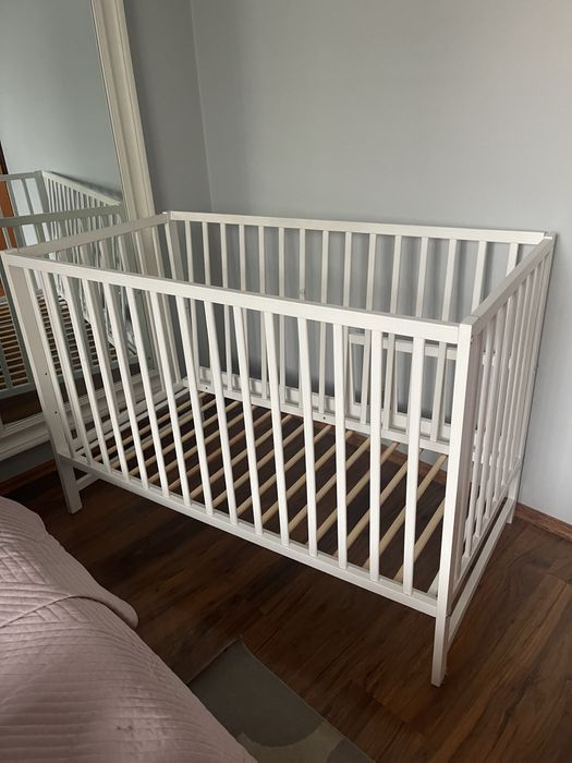 Lozeczko rosnace z dzieckiem , zestaw, stan idelany, biale, drewniane