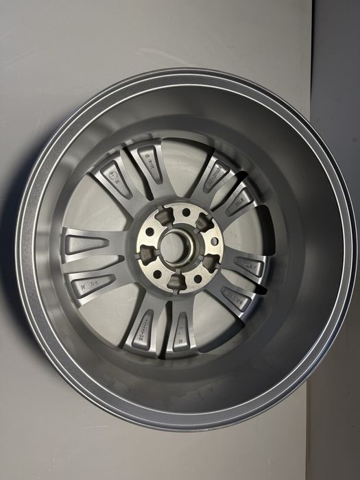 Renault felga 19 cali nr 4 NOWA