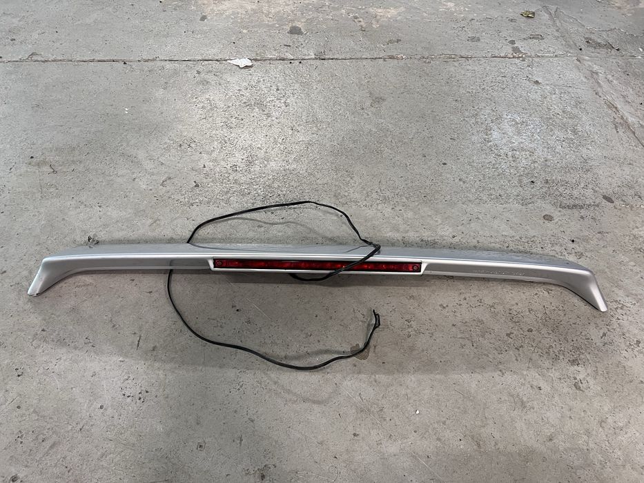 Oryginalny spoiler tylnej klapy VW Golf 3 III srebrny swiatlo stop