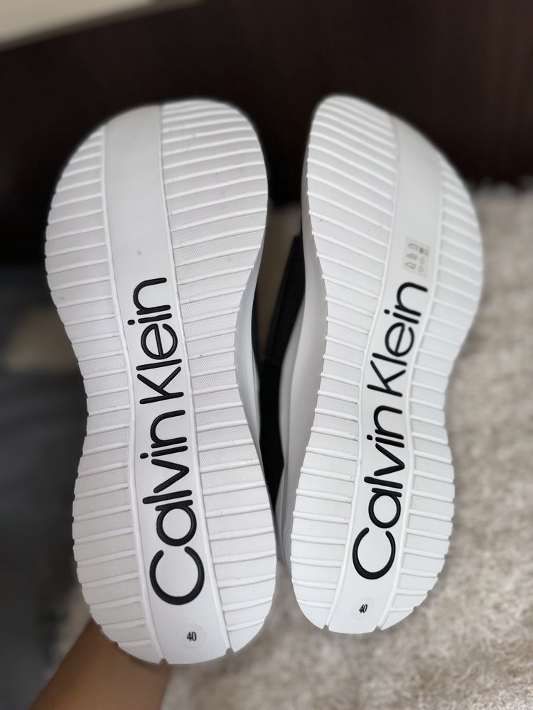 Calvin Klein oryginalne sneakersy czarne lekkie casual minimal klasa40