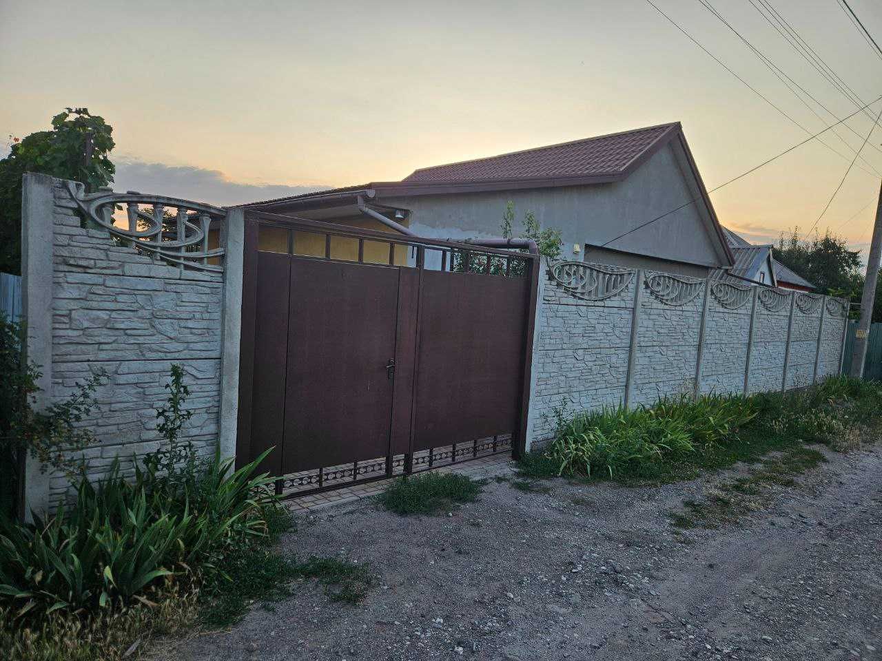 Продам затишний будинок з меблями 75 м кв.