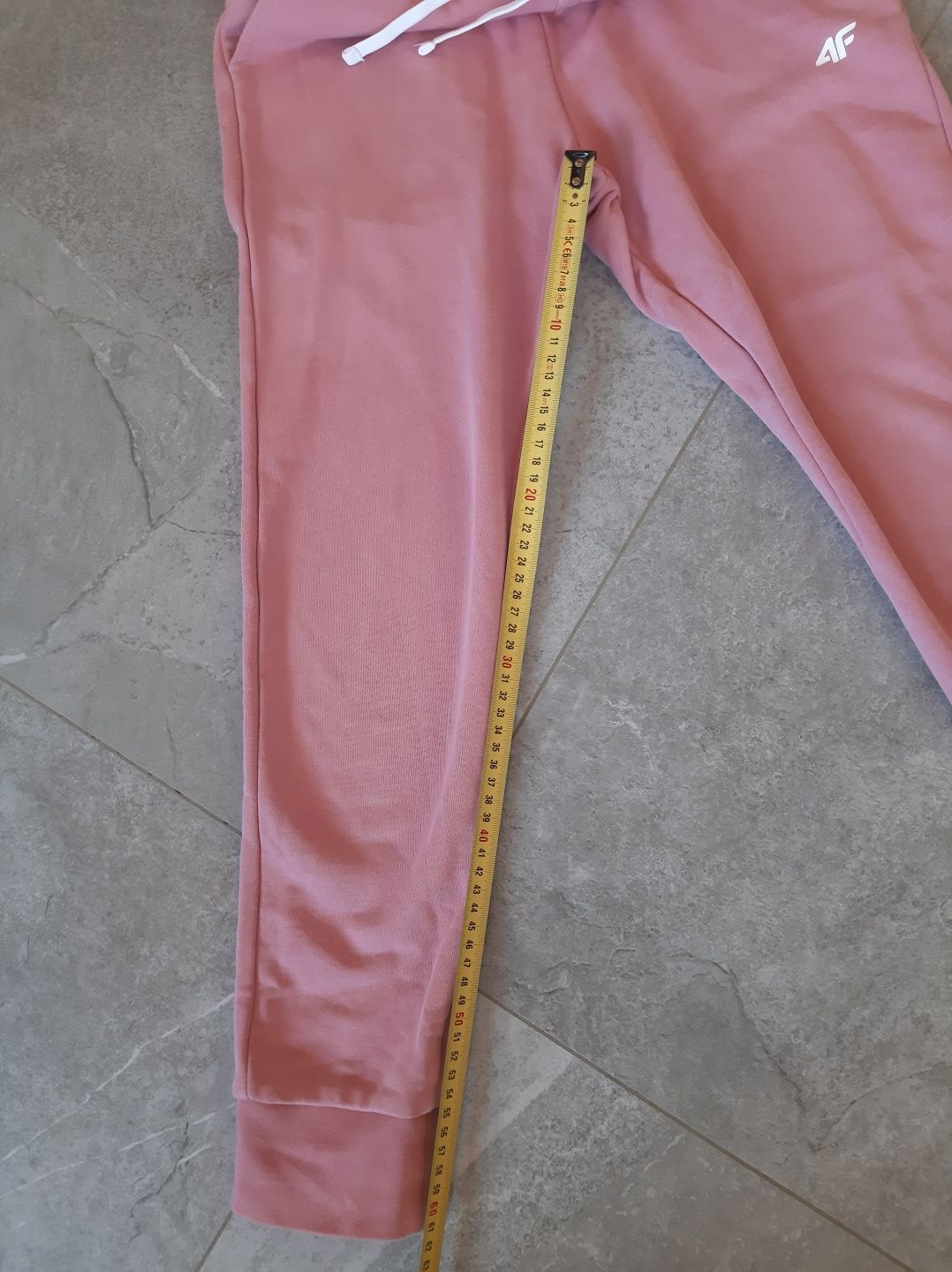 Spodnie sportowe 4f różowe na 158