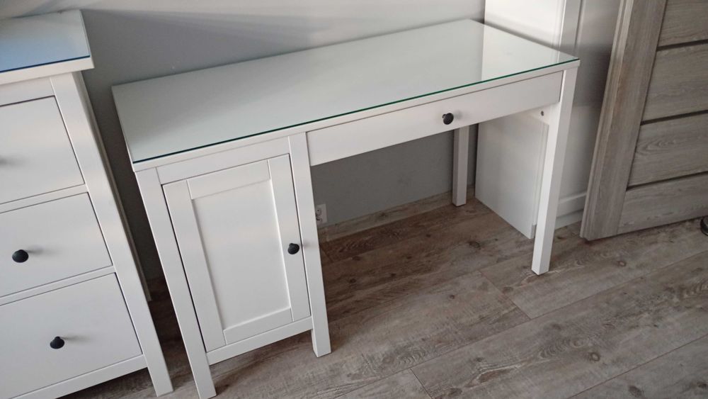 Biurko IKEA Hemnes białe szkło półka Zestaw