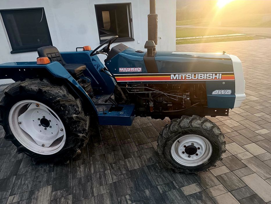 Traktor Mitsubishi MT 2501 4x4 25KM 4 cylindry