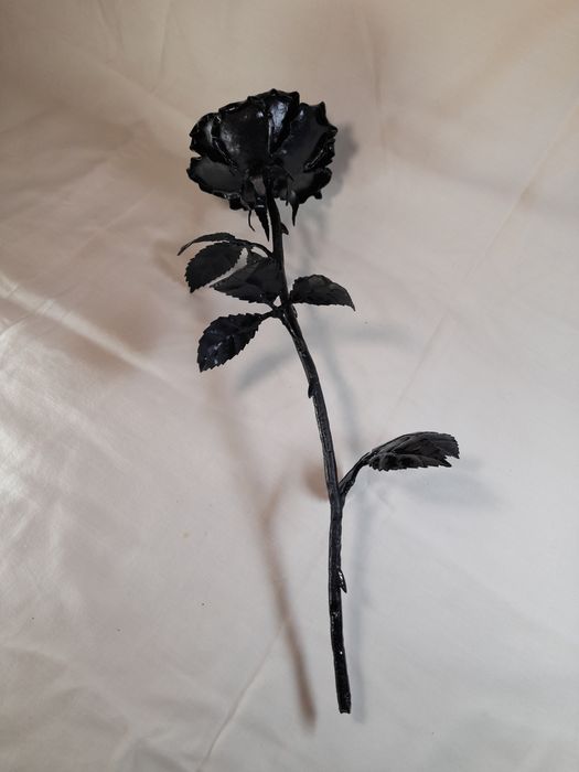 Кована троянда...