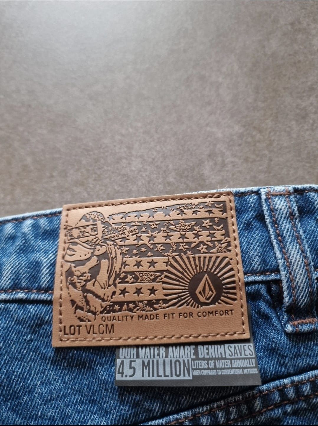 Calção de ganga Volcom novo nunca usados com etiqueta