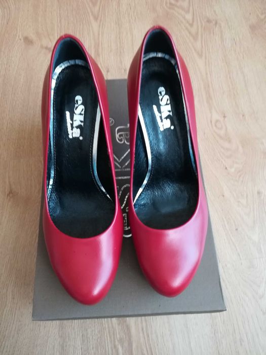 Czerwone szpilki wysoki obcas
