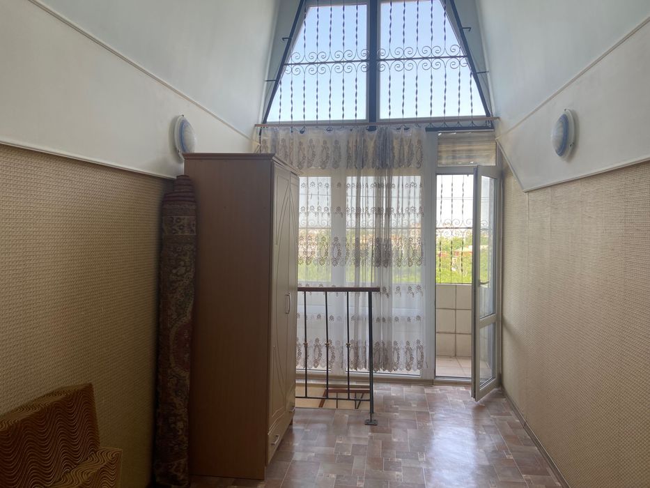 Продаж 2к/кв з додатковою кімнатою на мансарді в центрі міста (л1)