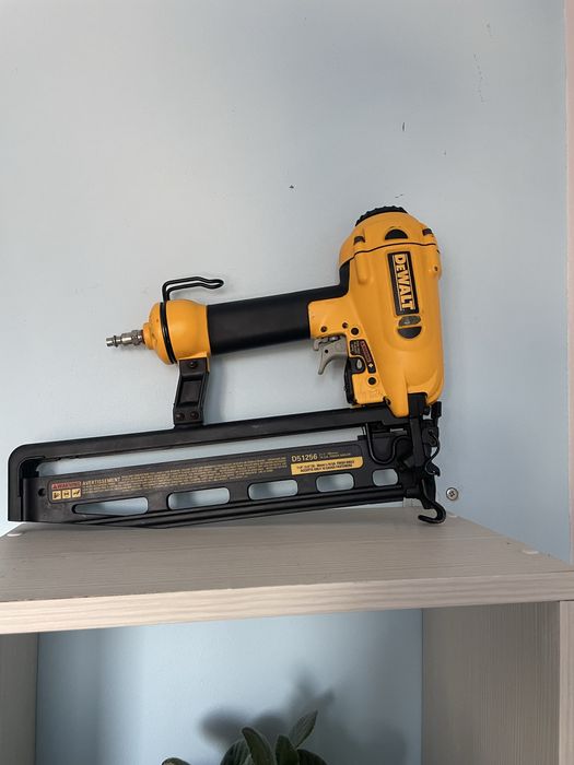 Dewalt фінішний нейлер 16 калібр