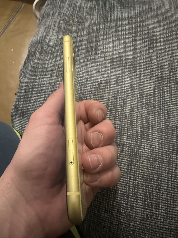 Телефон iPhone 11 64gb