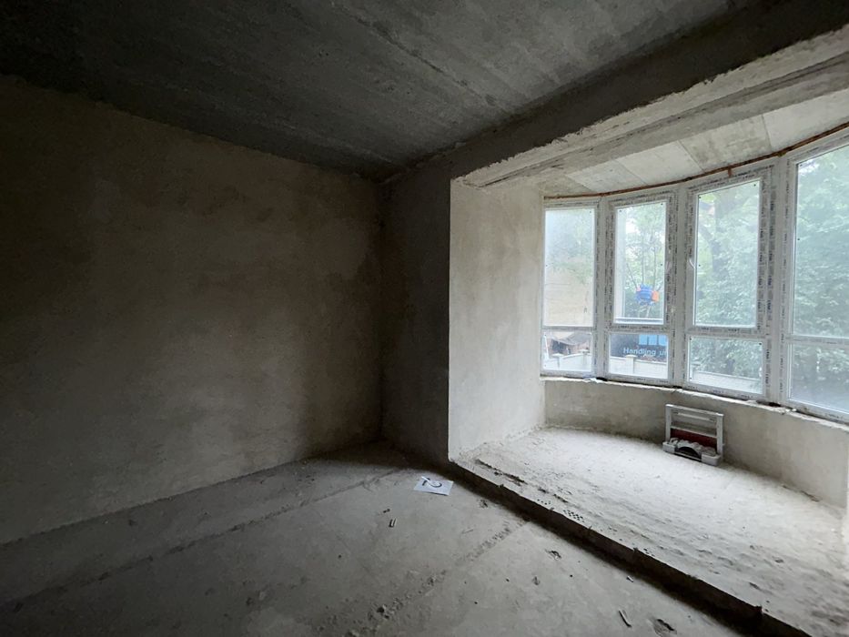 Продаж 3к квартири 109 м² під ремонт - Зданий будинку в центрі міста