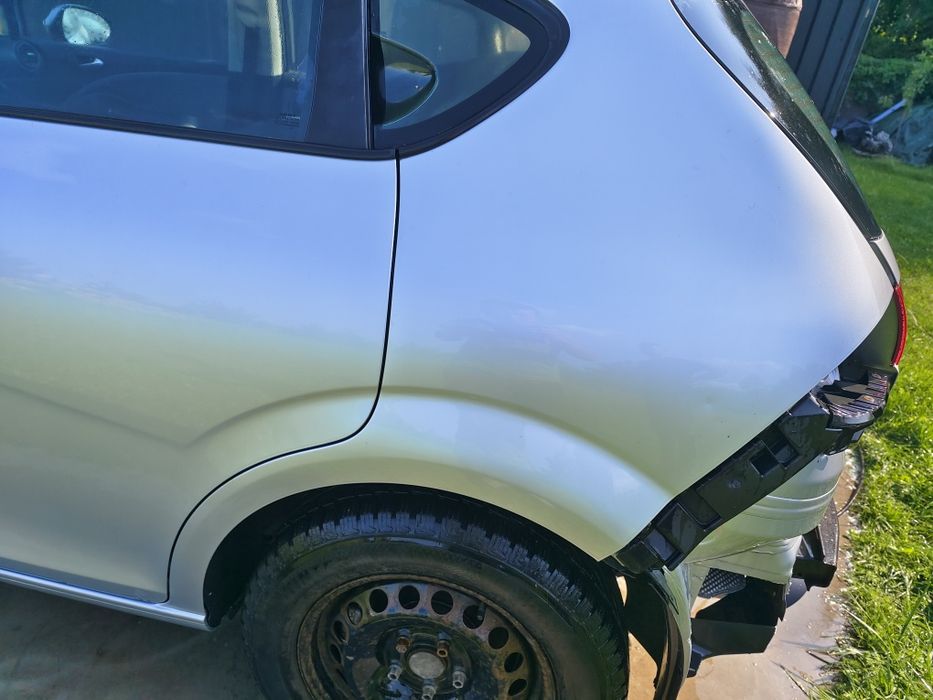 Błotnik lewy prawy tyl Seat Leon 2 05-12r srebrny metalik LS7Y  bez rd