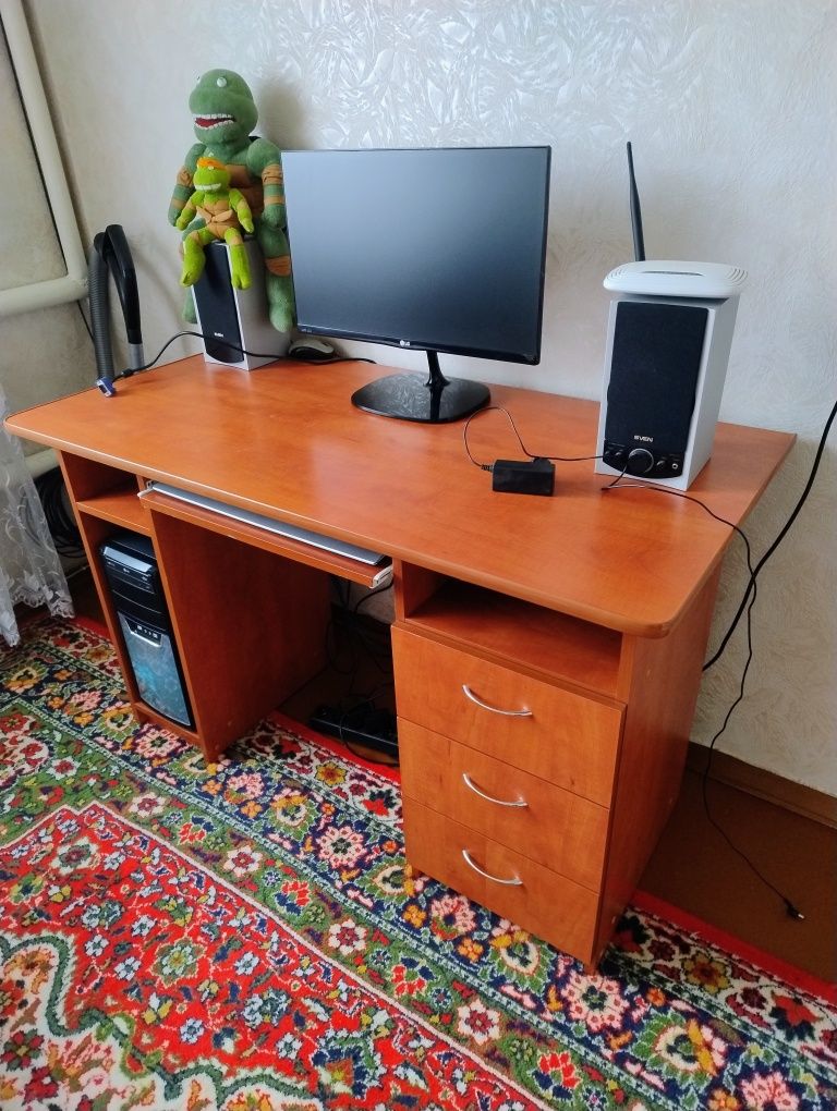 Стол компьюторный