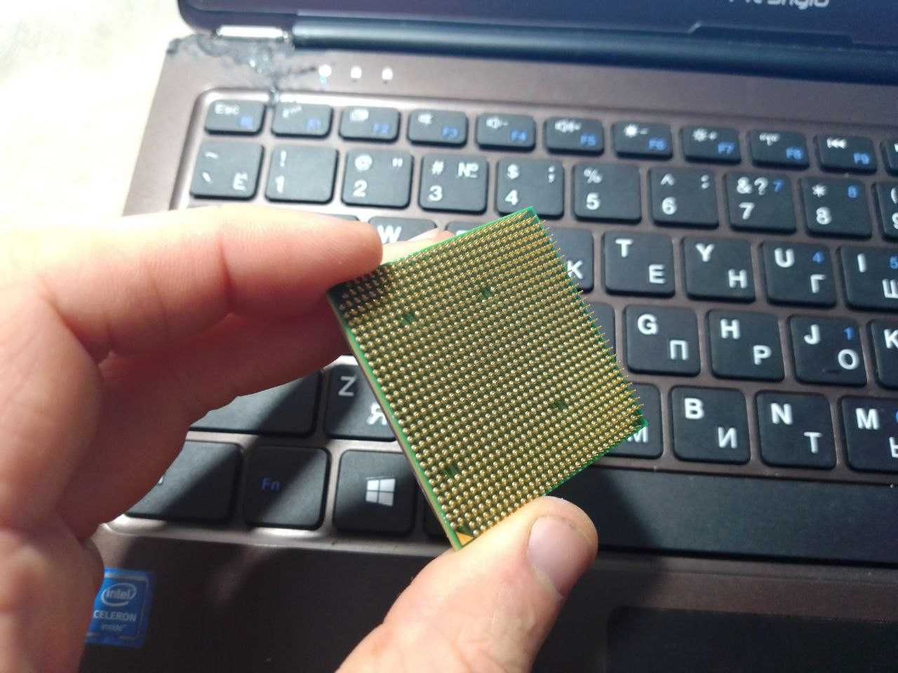 Процесор: AMD Athlon 7750 dual-core 2.7