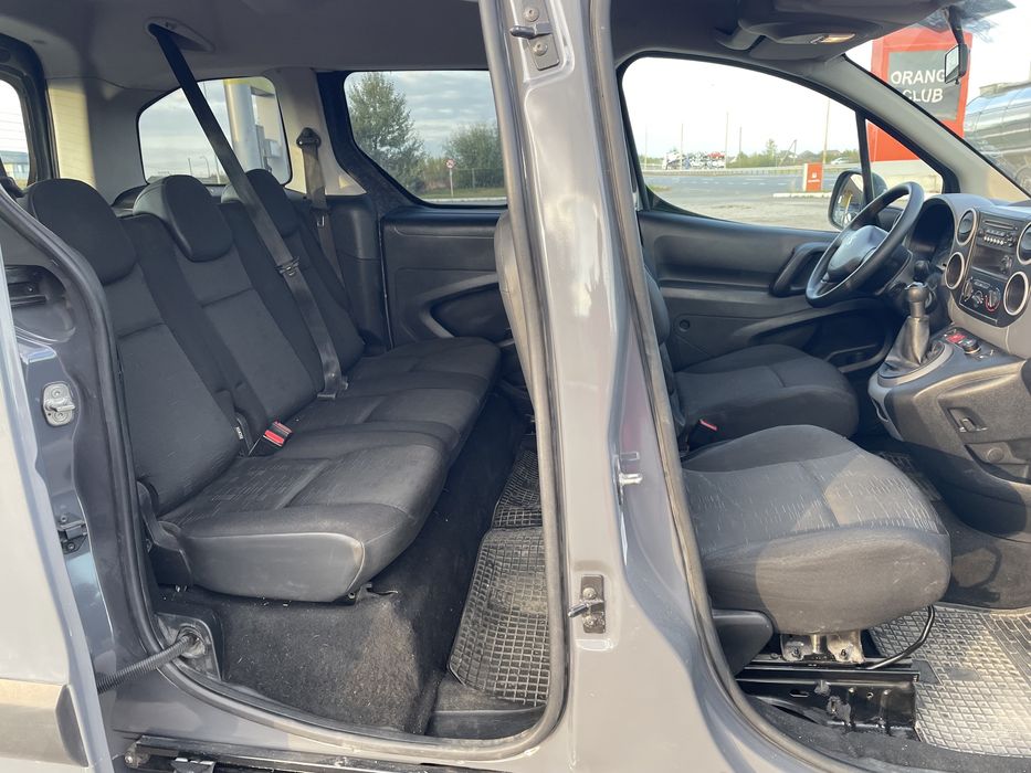 ч Peugeot Partner 2017 року випуску пасажир