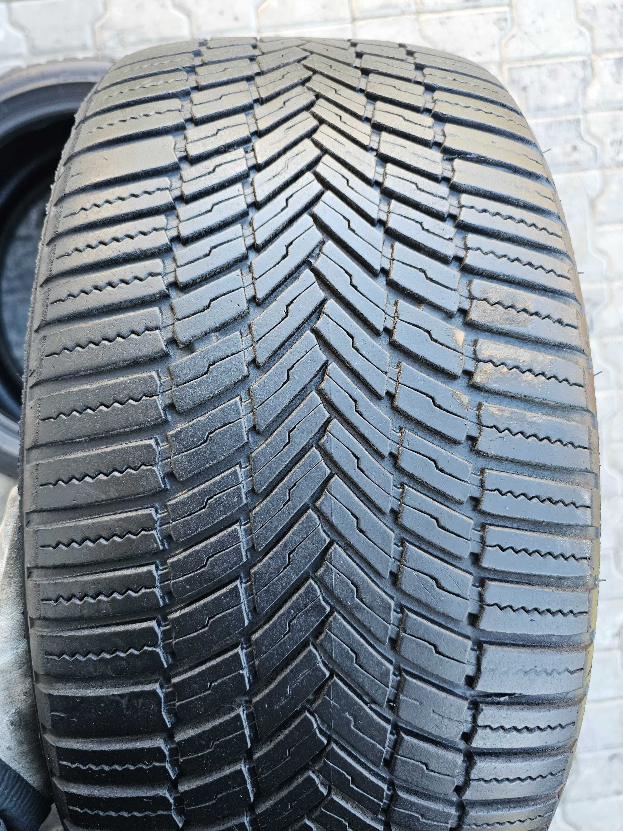 Całoroczne Bridgestone 225/40 R18 5mm