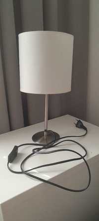 Klasyczna lampka nocna minimalistyczna i elegancka