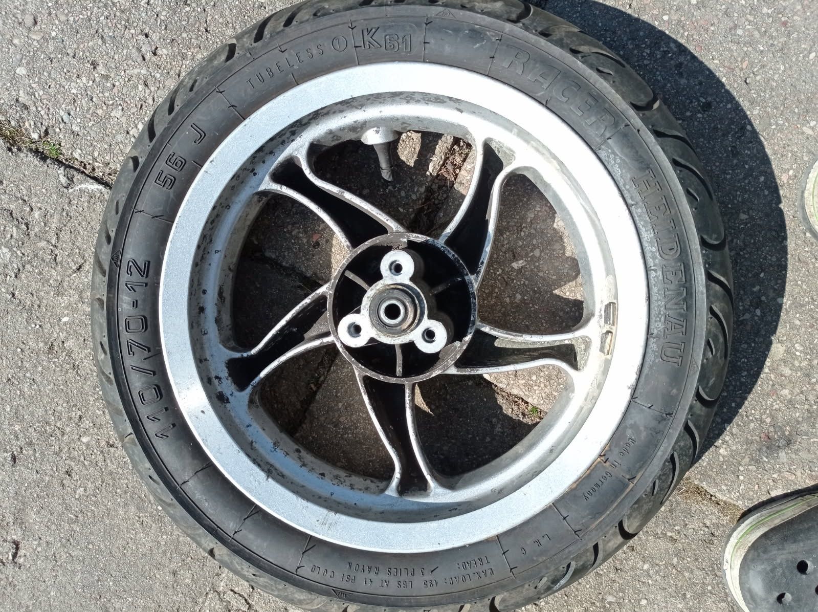Opona do skutera motoru