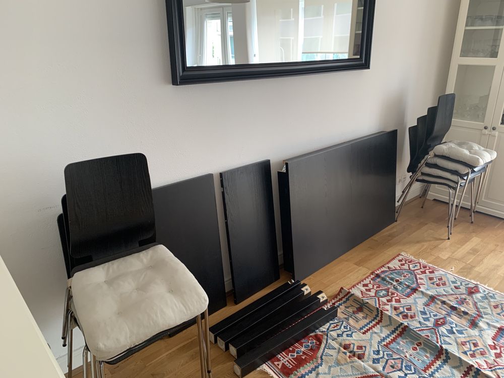 Conjunto de sala de jantar: mesa, 9 cadeiras e espelho