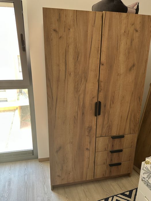 Roupeiro Jysk 2 portas e 3 gavetas