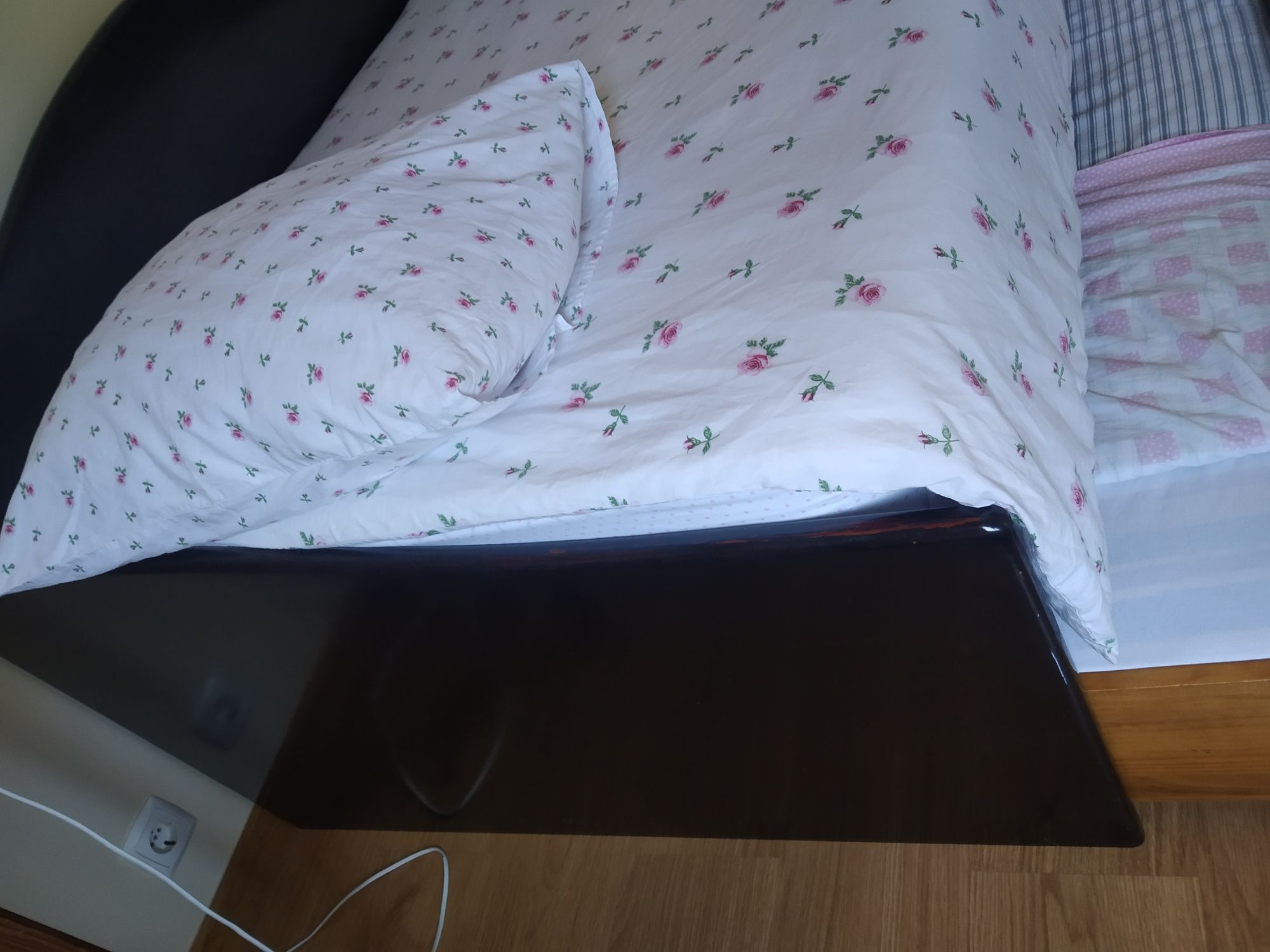 Cama com gavetao (para outra cama ou para arrumação) + colchão