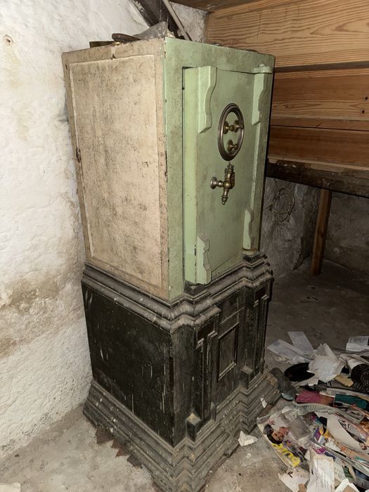 Cofre Antigo J.L. Rocha – R. Almada, Porto | Peça Rara e Decorativa