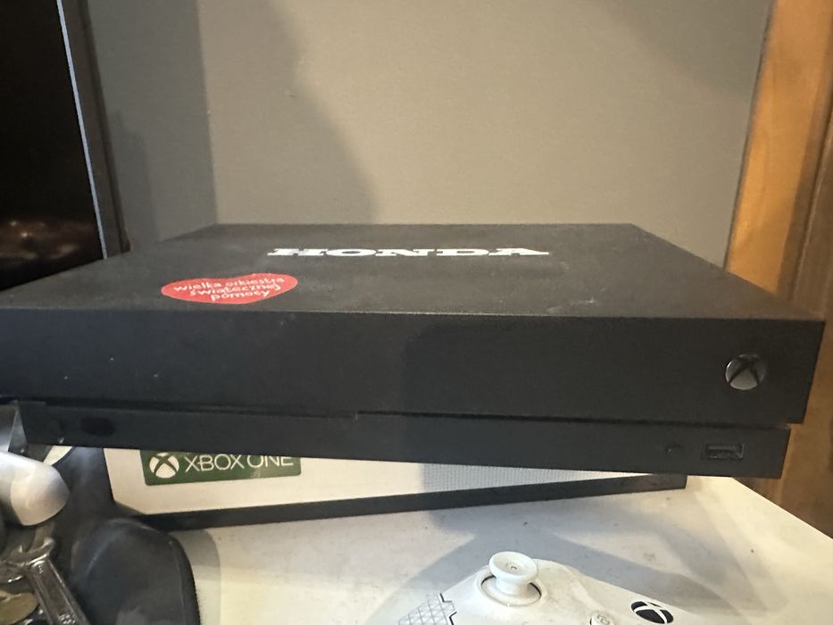 Xbox one x 2 pady + gry