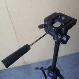 Tripé câmara de filmar Sony.Não tem  controlo de fotografia